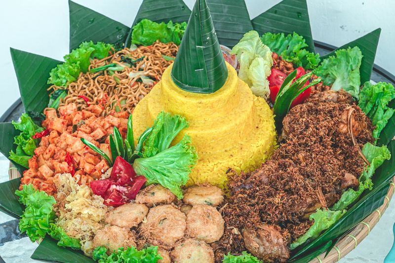 Tumpeng Selalu Hadir Saat 17 Agustus, Ternyata Ada Filosofi di Balik Bentuk dan Cara Penyajiannya
